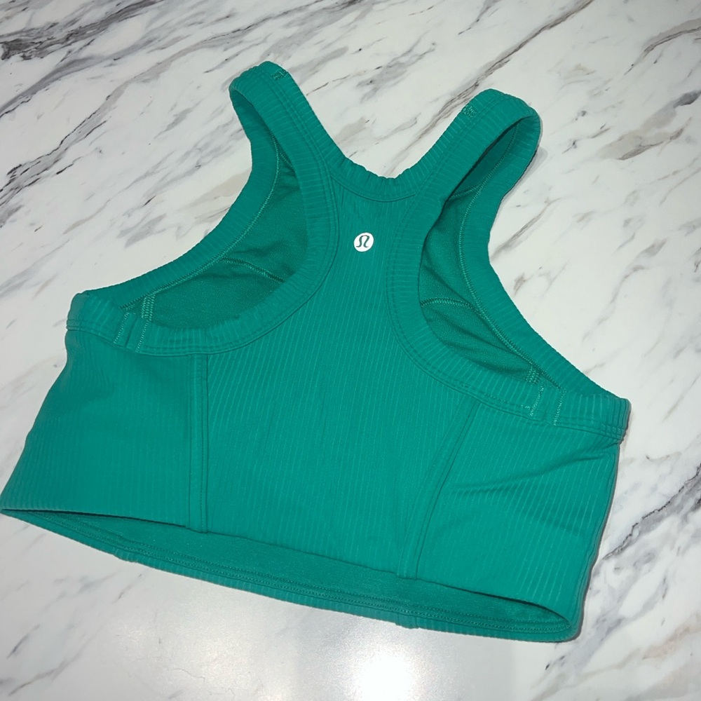 Lululemon sports bra size 4. Worn twice